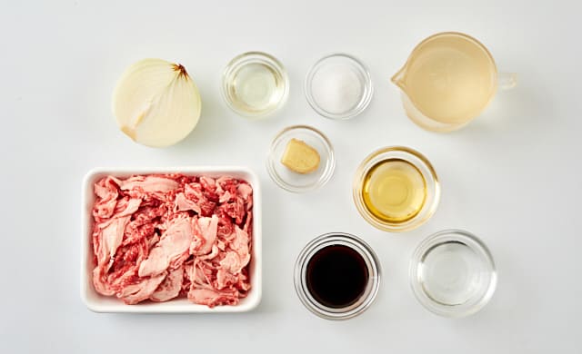 牛丼の具の材料の写真