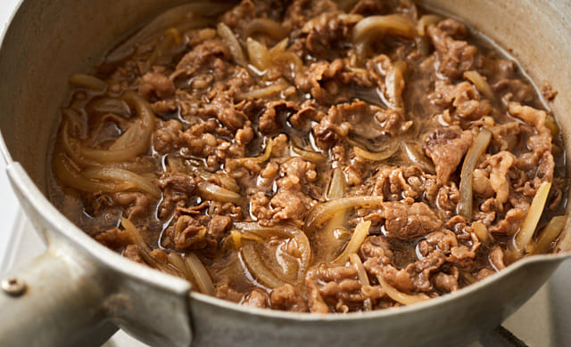 牛丼の具の煮上がり写真