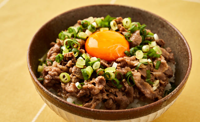 ねぎ玉牛丼の写真