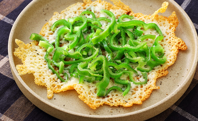 ピーマンのチーズ焼きの写真