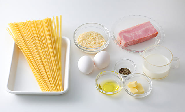 カルボナーラの材料の写真