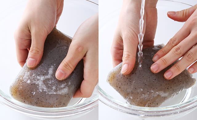 こんにゃくの下処理をしている写真