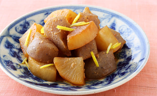 こんにゃくと大根の甘味噌煮の写真