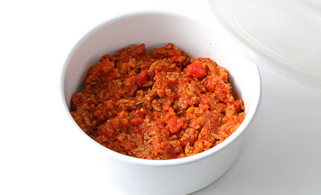 保存容器に入れたミートソースの写真