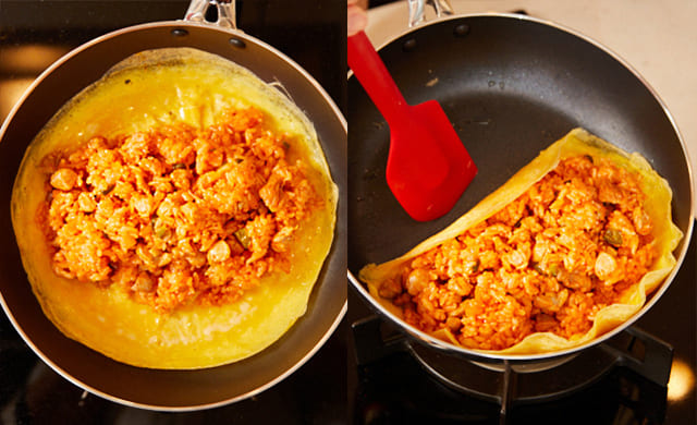 チキンライスをのせている写真/チキンライスを包んでいる写真