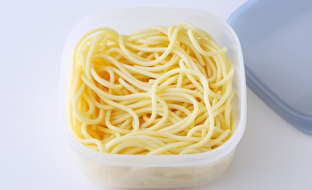 ゆで置きしたスパゲッティの写真