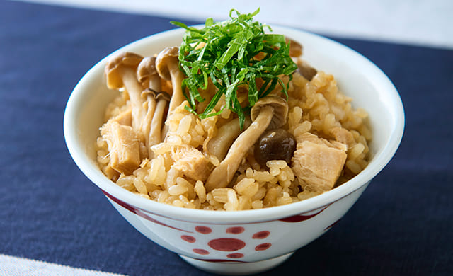 ツナとしめじの炊き込みご飯の写真