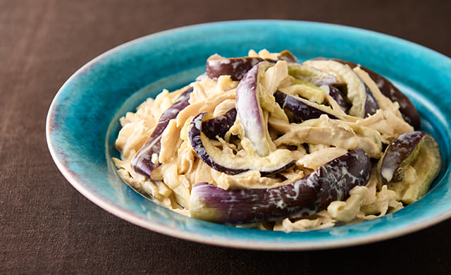 なすと蒸し鶏のマヨポン和えの写真