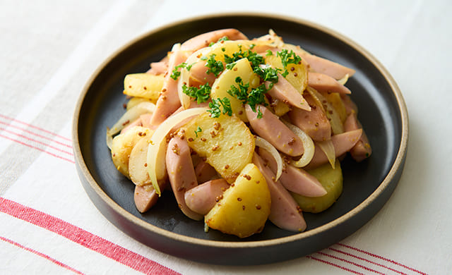 魚肉ソーセージのジャーマンポテトの写真