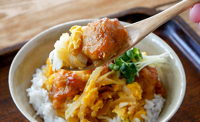 特から親子丼箸上げ写真