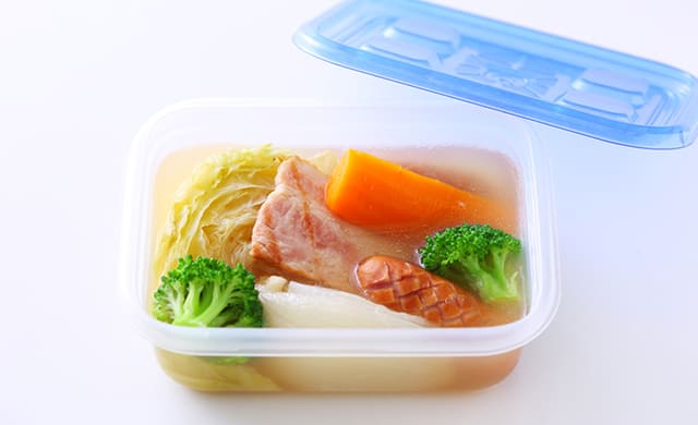 冷凍用保存容器に入れたポトフの写真