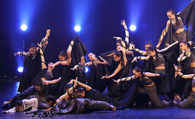 千葉敬愛高等学校ダンスシーン写真