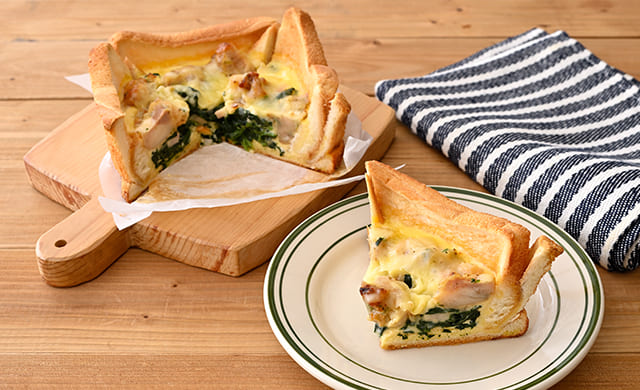 『ベーコンほうれん草』と『やみつきねぎ塩焼き鳥』の食パンキッシュの写真