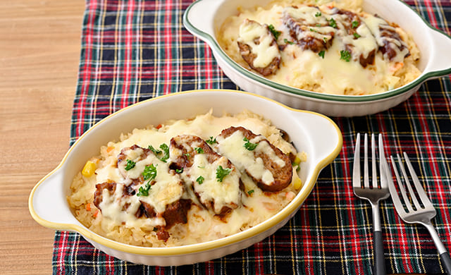 『極上ハンバーグ』と『えびピラフ』のドリアの写真