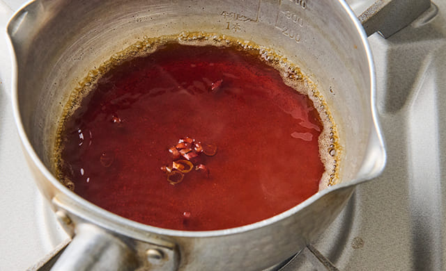 甘酢だれを作っている写真