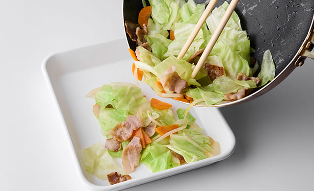 具材を取り出している写真