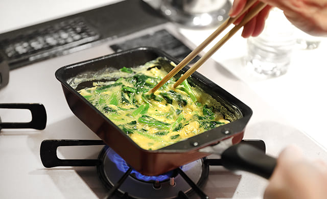 「冷凍ほうれん草入り卵焼き」のデモンストレーション