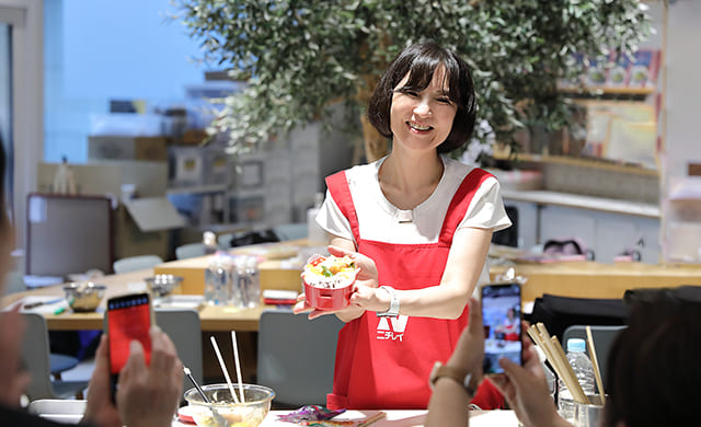 「冷凍唐揚げで黒酢の酢どり弁当」が完成