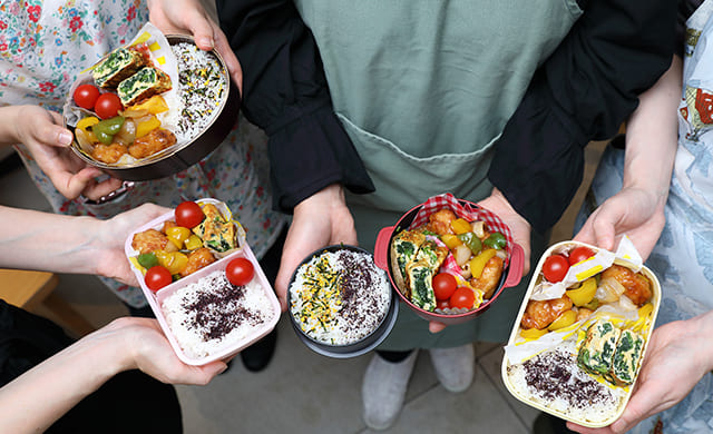 参加者が作った「冷凍唐揚げで黒酢の酢どり弁当」