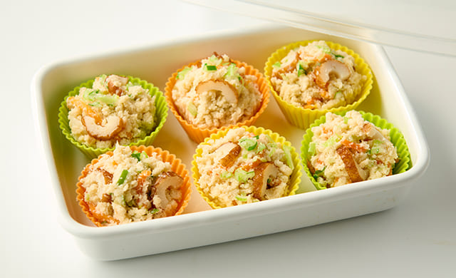 シリコンカップに入れたおからの炒り煮の写真