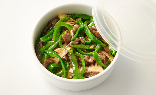 保存容器に入ったチンジャオロースの写真