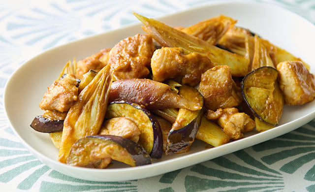 みょうがと鶏肉、なすのカレー炒めの写真