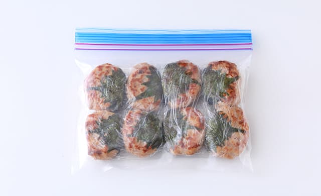 冷凍用保存袋に入った大葉おかずの写真