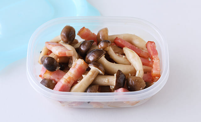 しめじおかずの保存の写真