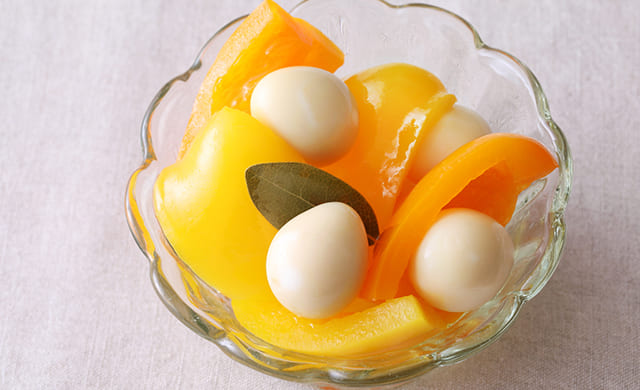 パプリカとうずら卵のマリネの写真