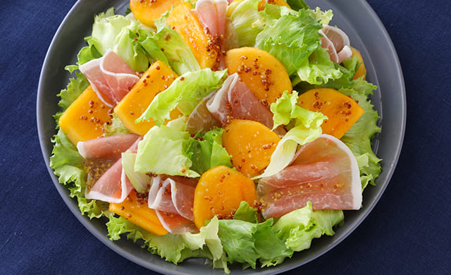 柿と生ハムのサラダの写真