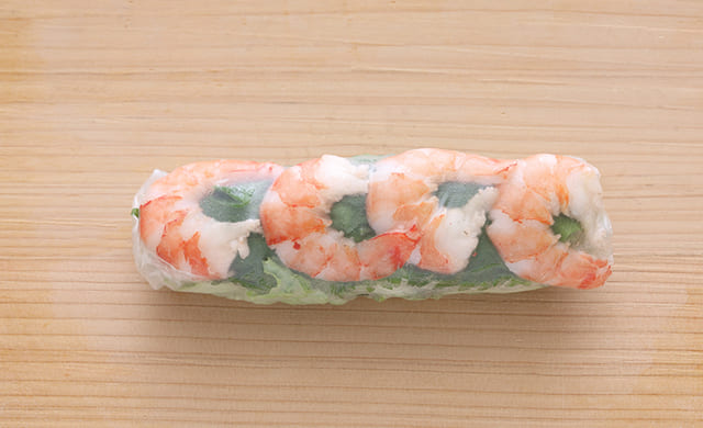 ライスペーパーで具材を巻いた写真