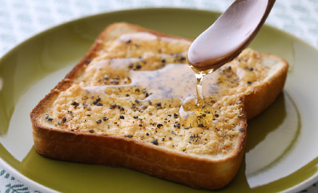 クアトロフォルマッジ風トーストの写真