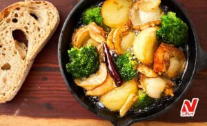 ホタテとブロッコリー、じゃがいものアヒージョの写真