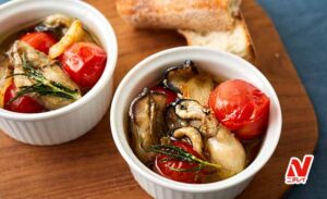 牡蠣とミニトマトのアヒージョの写真