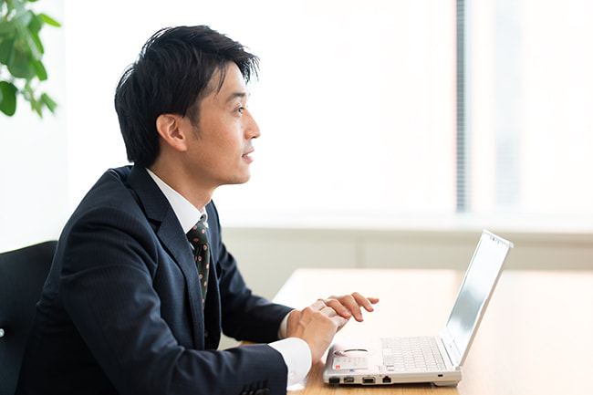 生産統括部 海外生産管理部 海外工場管理第一グループ　杉山 輝